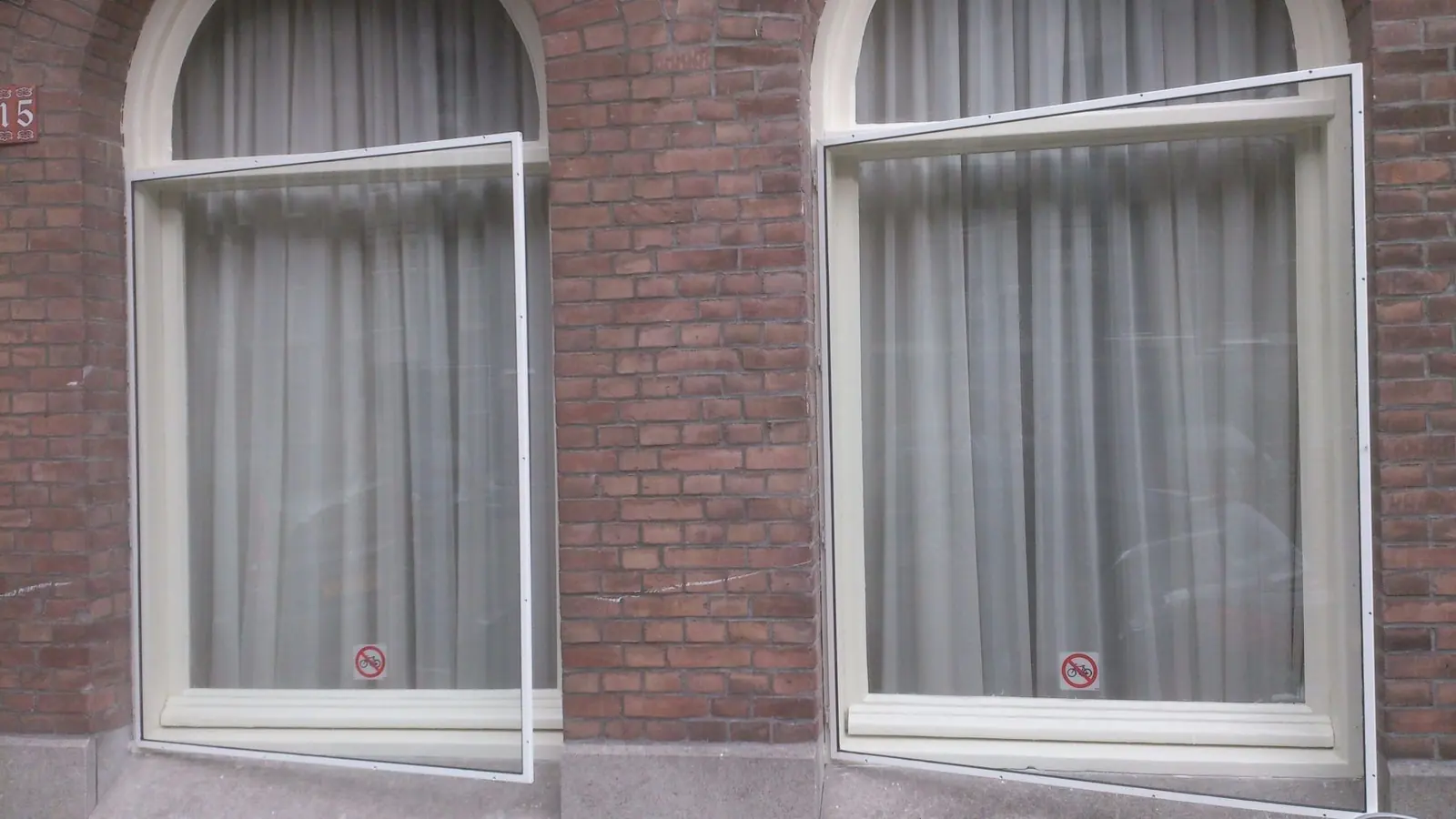 Twee boogramen met nieuw isolatieglas